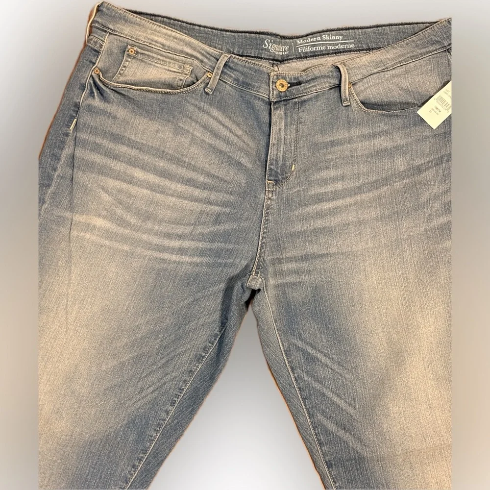 Levi's Signature Women's Jeans Size W42 L30 Modern Skinny Distressed Stretch - Picture 7 of 13